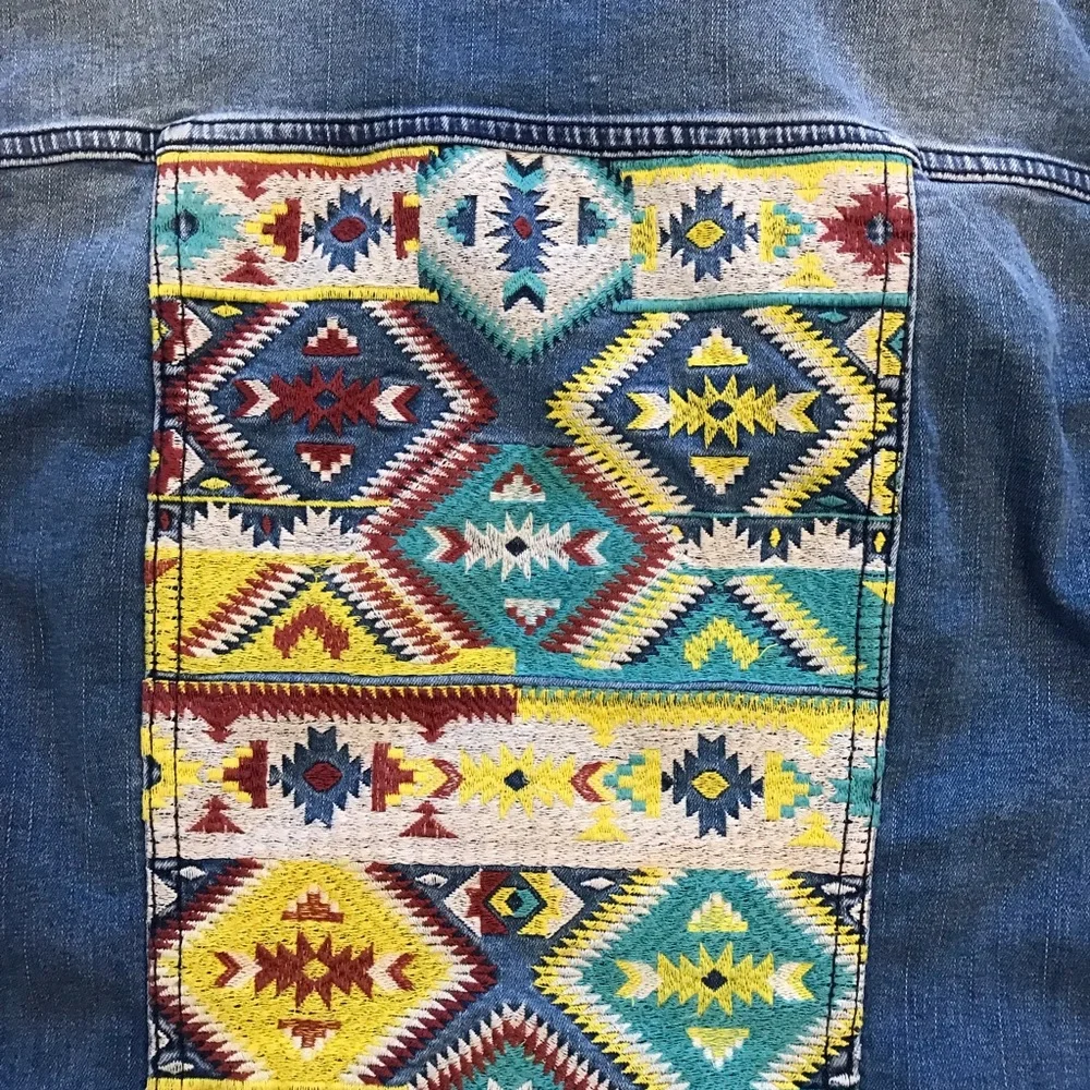 LuLaRoe Jaxon Denim Jean Jacket Womens Small 6 8 Blue Embroidered Back Panel - Picture 9 of 11